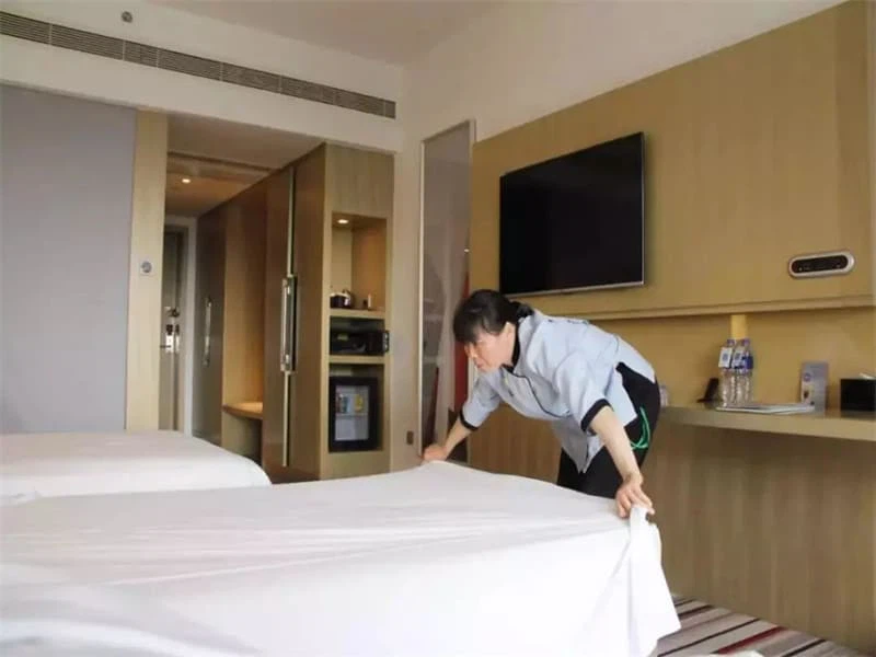 Spreading the sheets Spreading the sheets